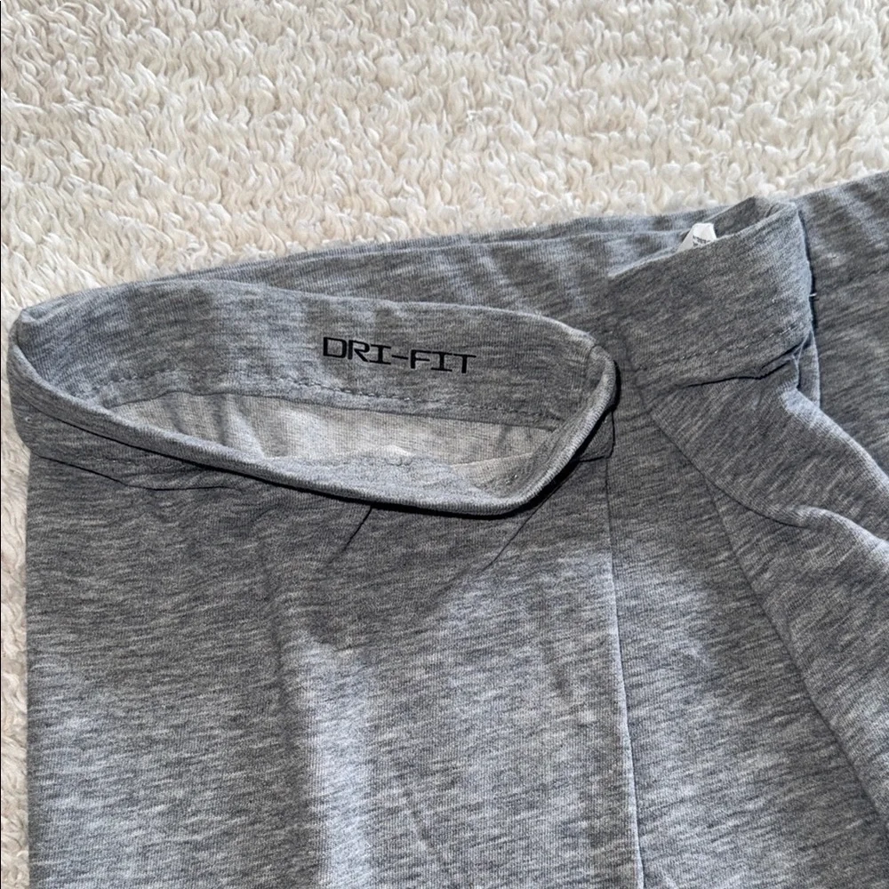 👕 EUC Nike Air Jordan Dri-FIT Long Sleeve Shirt – Gray, Size Large